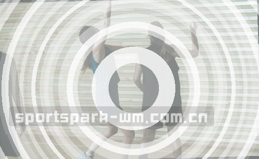 用户从首页点击产品图，进入详情页查看参数。
